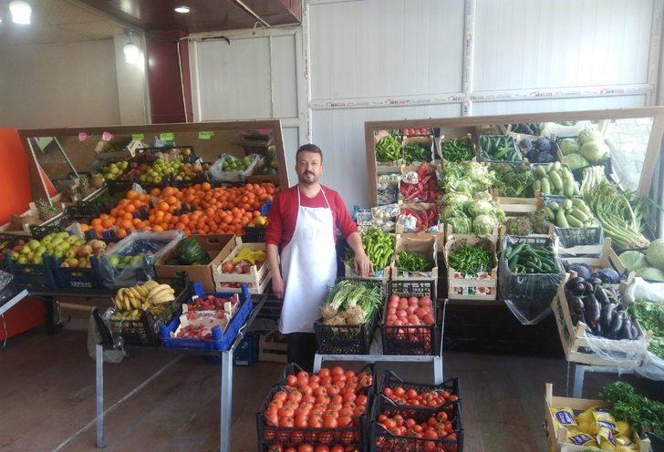 Kılıçdağorlu’na kızdı, pastanede meyve sebze satmaya başladı G1