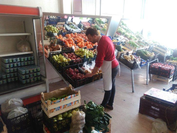 Kılıçdağorlu’na kızdı, pastanede meyve sebze satmaya başladı G5