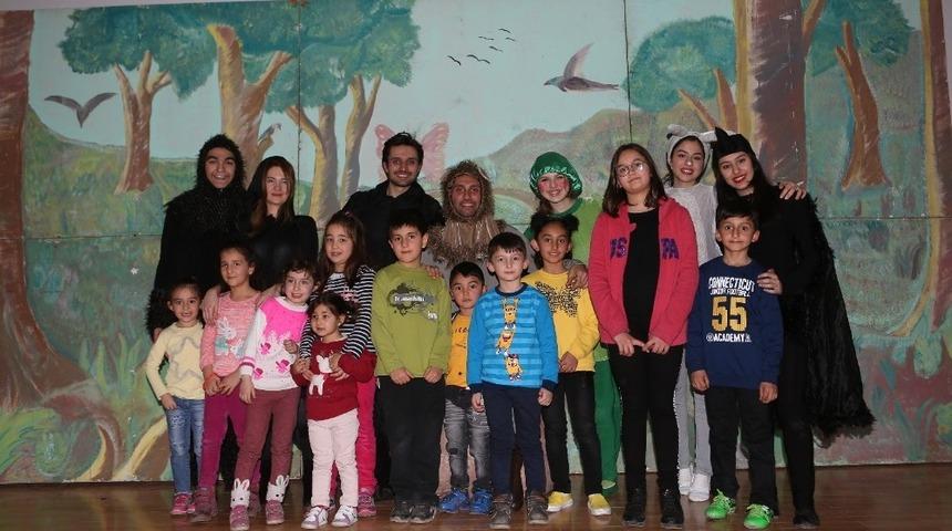 &rsquo;La Fonten Orman Mahkemesinde&rsquo; &ccedil;ocuklarla buluştu