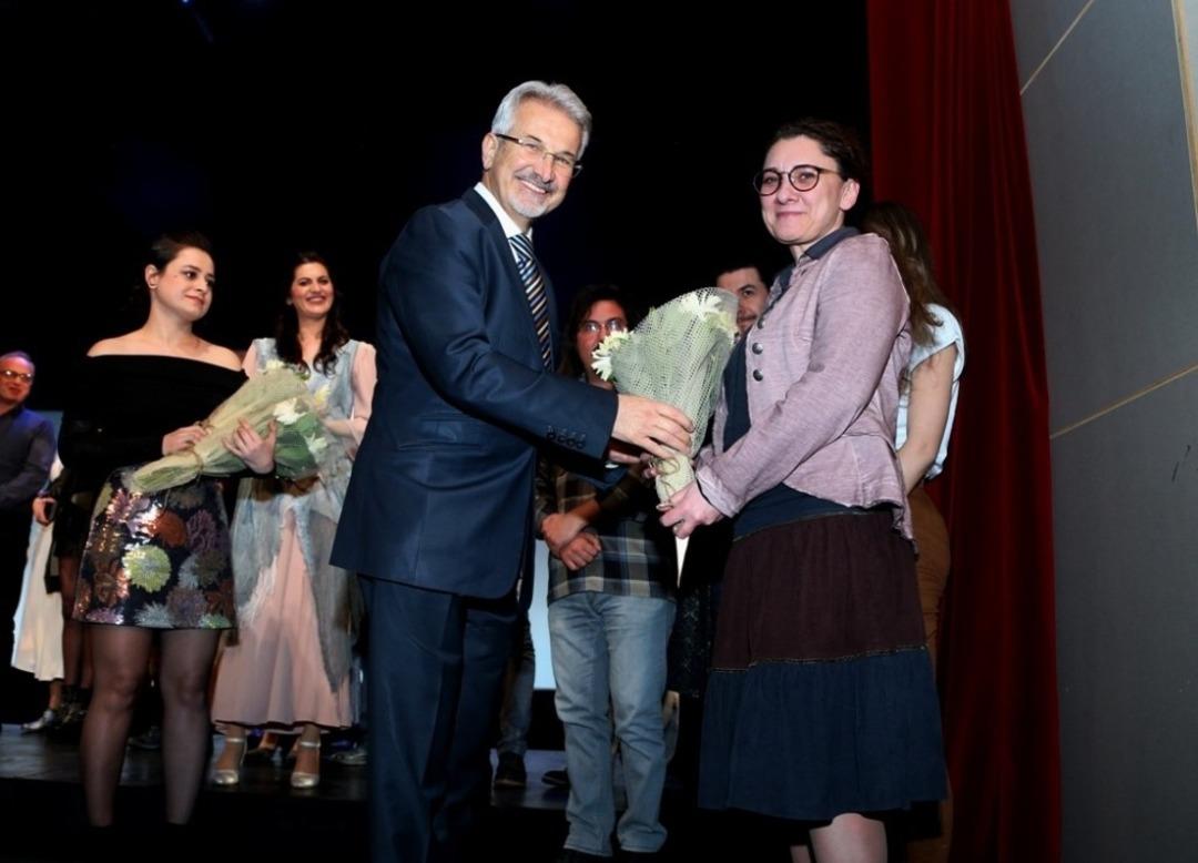 Nil&uuml;fer&rsquo;de tiyatro zamanı