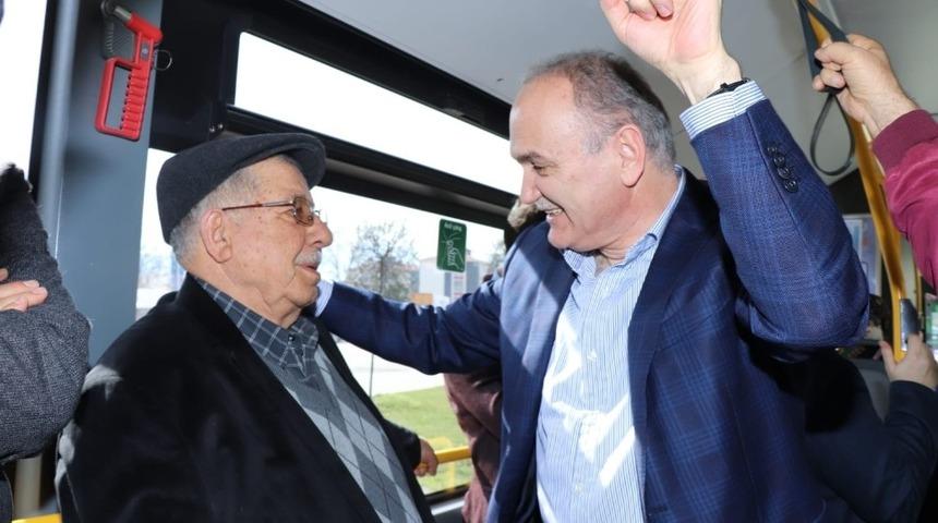 Başkan adayı &Ouml;zl&uuml;, &ouml;ğrenciler ile t&uuml;rk&uuml; s&ouml;yledi