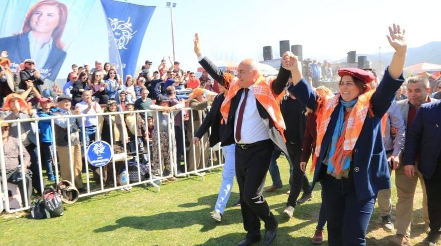 Bağarası deve g&uuml;reşlerinde &Ouml;zlem &Ccedil;er&ccedil;ioğlu&rsquo;na yoğun ilgi