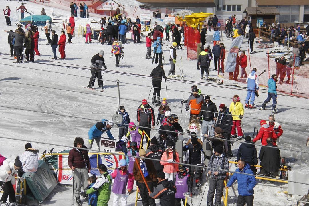 Sezon uzadı, tatilciler soluğu Uludağ'da aldı