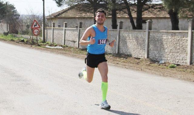 Bafra’da Gaffar Okkan ve Uğur Mumcu adına atletizm yarışması düzenlendi