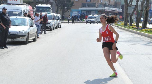 Bafra’da Gaffar Okkan ve Uğur Mumcu adına atletizm yarışması düzenlendi