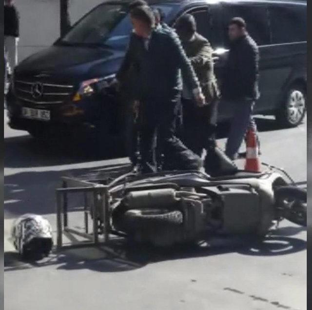 Şişli'de dehşet anları... Çarptığı motosikletliye bıçak çekti