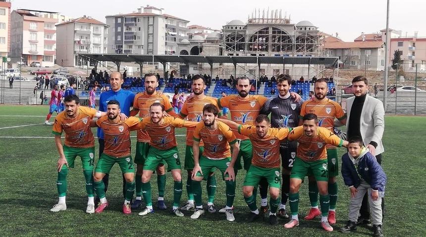 Yeşilyurt Belediyespor şampiyonluk yarışını s&uuml;rd&uuml;r&uuml;yor