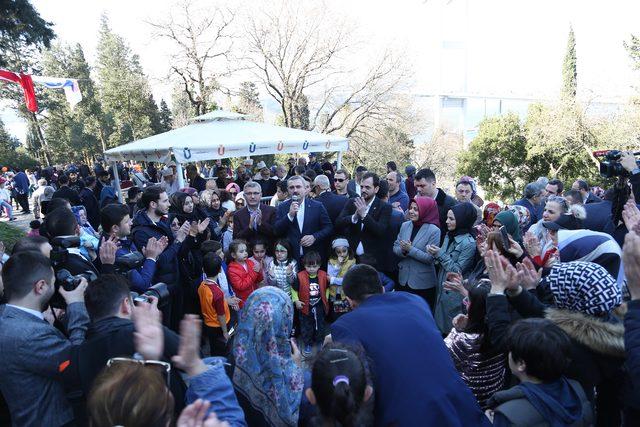 AK Parti İstanbul İl Başkanı Şenocak'tan millet bahçesi ziyaretçilerine çorba ikramı