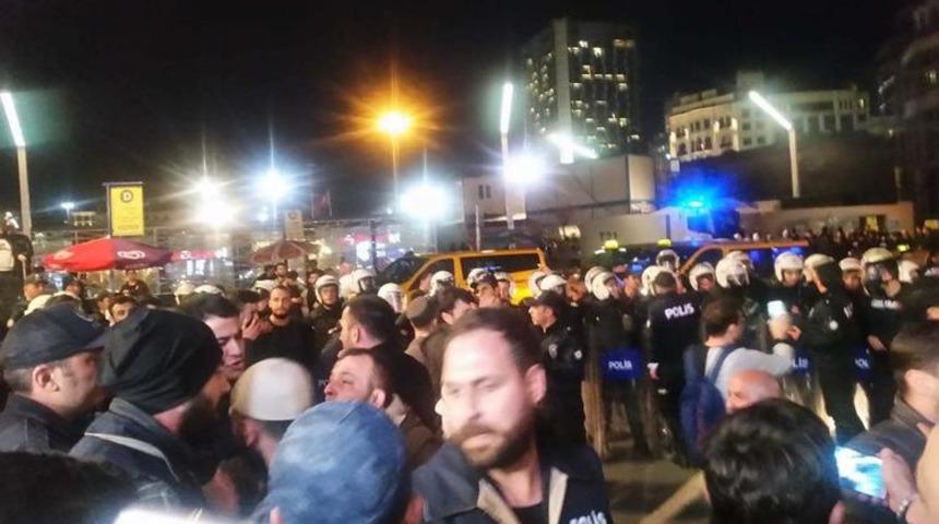 Ezan okunurken çalınan ıslığa tepki yürüyüşü! Taksim'de gerilim: Polis müdahale etti
