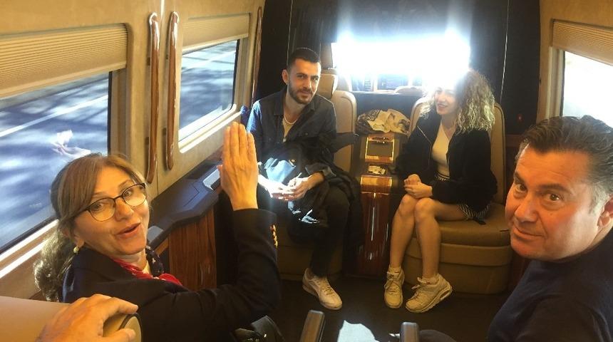 Otostop &ccedil;eken &ouml;ğrencileri g&ouml;r&uuml;nce rotasını değiştirdi