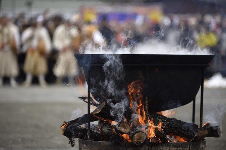 İzleyenlerin yürekleri ağızlarına geldi... İşte ateş üzerinde yürüme festivali  G2