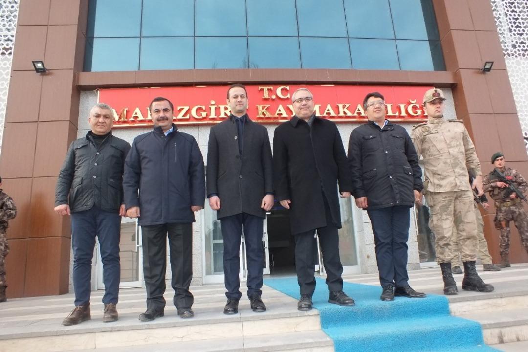 Vali G&uuml;nd&uuml;z&ouml;z&rsquo;den Malazgirt il&ccedil;esine ziyaret