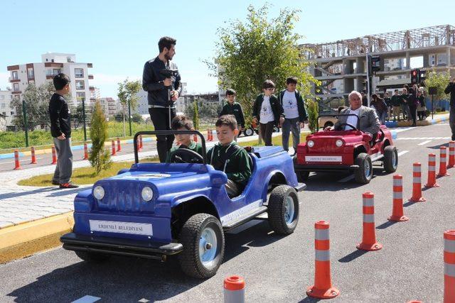 Erdemli’de trafik eğitim parkuru açıldı