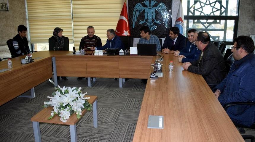 Hizmet - İş Sendikası &uuml;yelerinin her zaman yanında