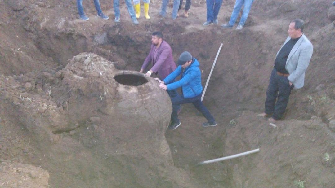 Tesad&uuml;f&uuml;n b&ouml;ylesi! Tarla s&uuml;rerken tarihi eser buldu
