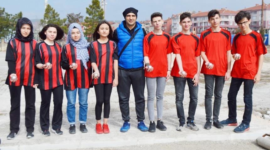 H&uuml;k&uuml;ml&uuml;lerin yaptığı sahadan derece elde ettiler