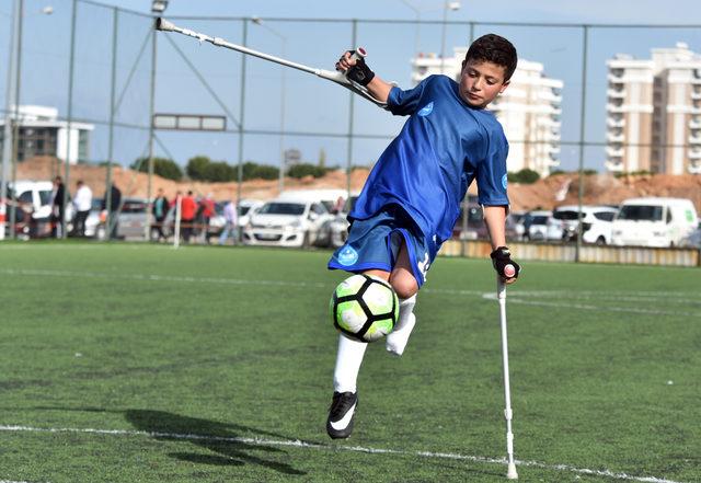 'En genç futbolcu'nun bacağı diz altından kesildi