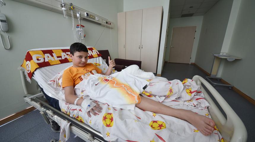 'En gen&ccedil; futbolcu'nun bacağı diz altından kesildi