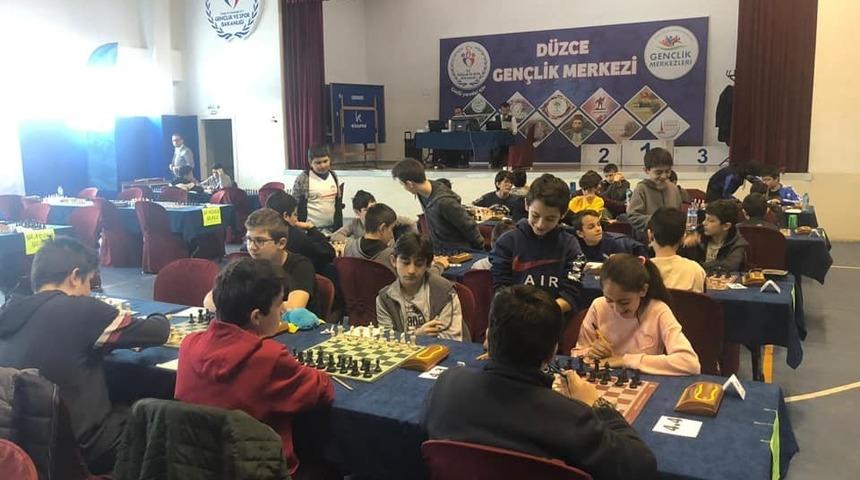 Öğrenciler birinci olmak için kıyasıya mücadele etti