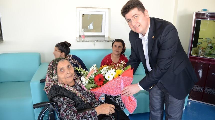Büyükköse’den huzur evine anlamlı ziyaret