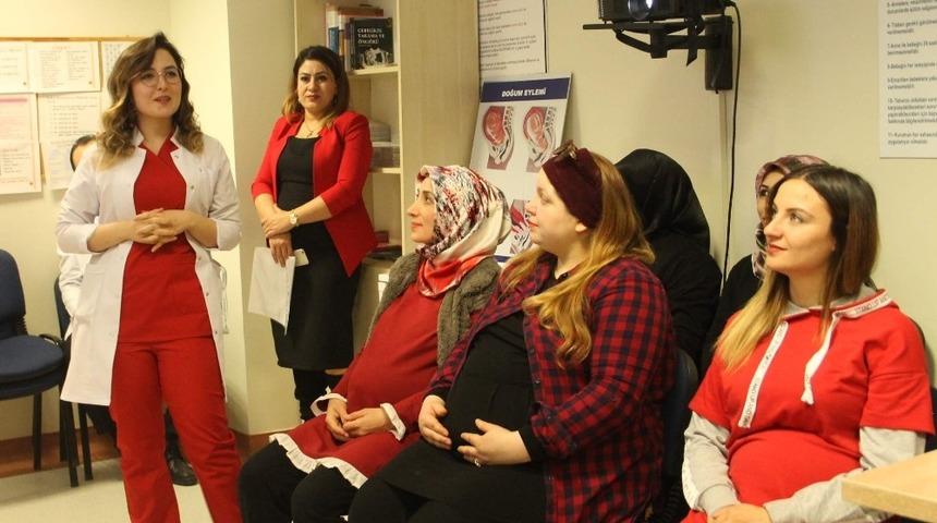 Gebe kadınlar doğuma hazırlanıyor