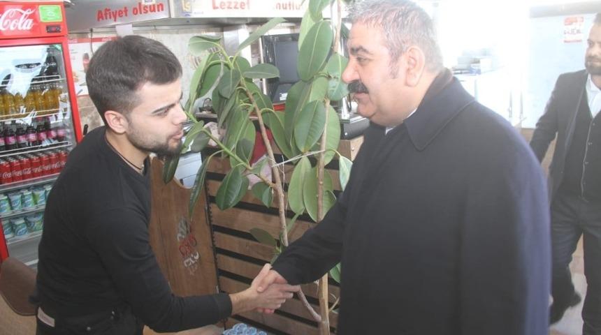 Paland&ouml;ken Başkan adayı Muhammet Sunar kapı kapı geziyor