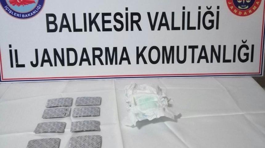Uyuşturucuyu bebek bezine sakladılar