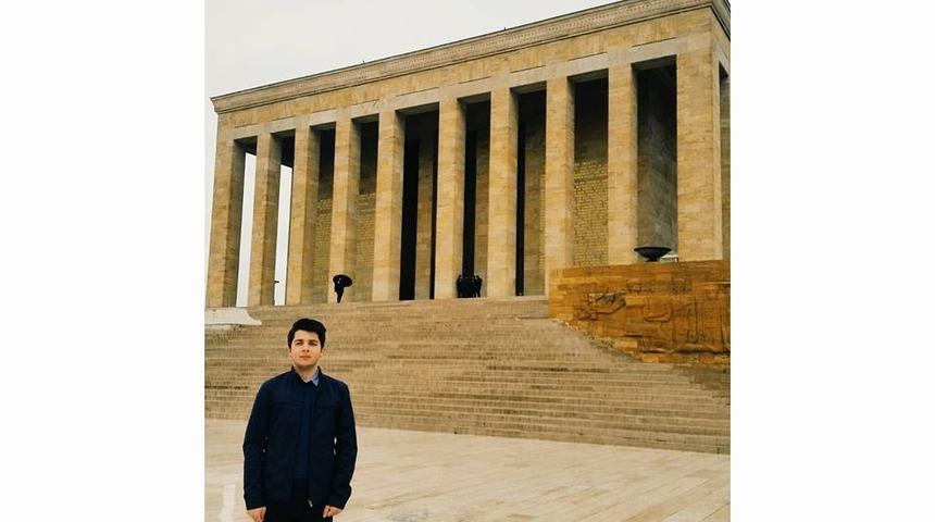 Polonya'da &ouml;ld&uuml;r&uuml;len &uuml;niversiteli Furkan'ın evinde yas