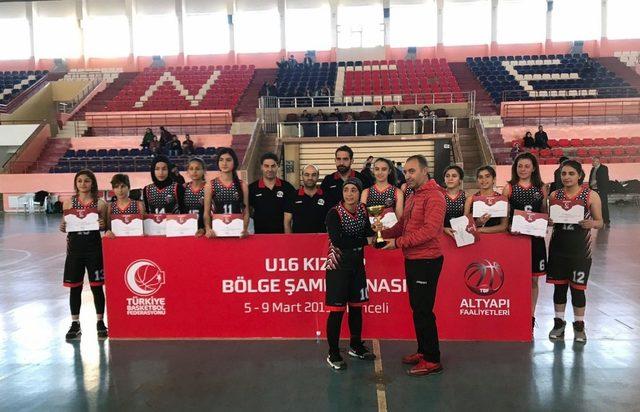 Van Büyükşehir Belediyespor Bayan Basketbol Takımı bölge şampiyonu oldu