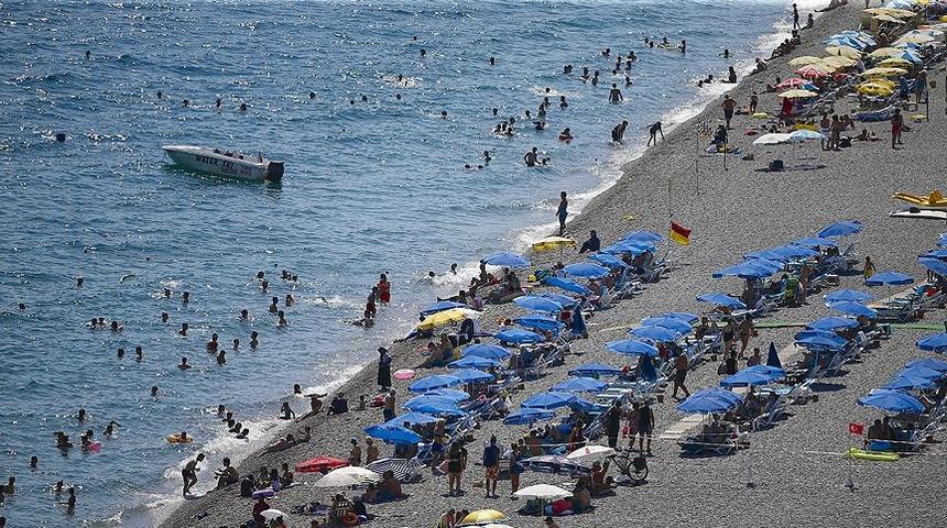 Antalya'da denize girenlere uyarı: Temastan kaçının