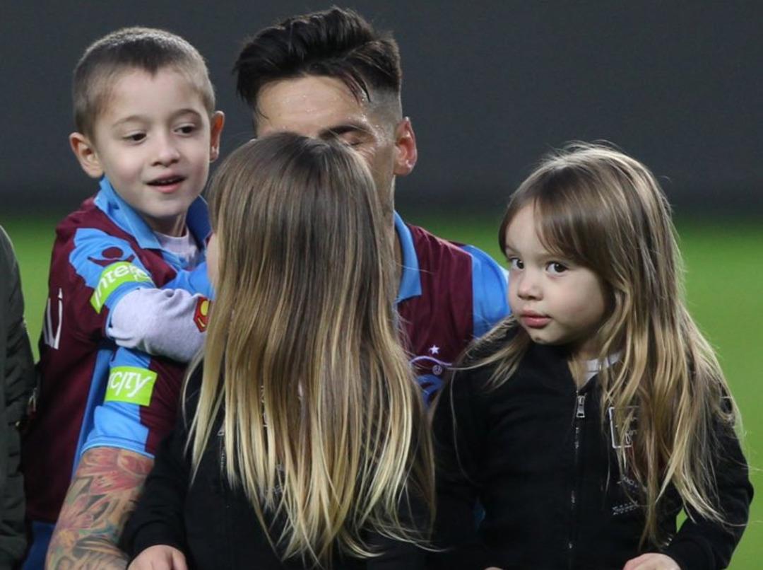 Trabzonspor taraftarı Tonyalı Emir'in bakışları sosyal medyayı salladı