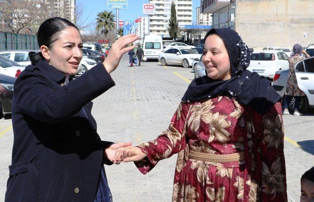 Saadet Partisi adayı Aslan kadınların güvenini kazanıyor