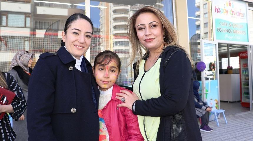 Saadet Partisi adayı Aslan kadınların g&uuml;venini kazanıyor