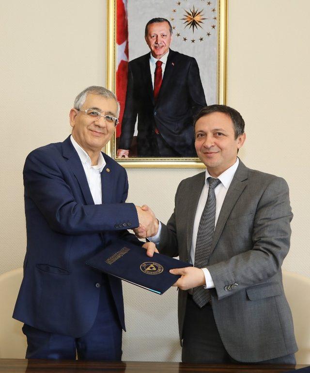 Erciyes Üniversitesi ile Azerbaycan Hazar Üniversitesi Arasında İşbirliği Protokolü İmzalandı