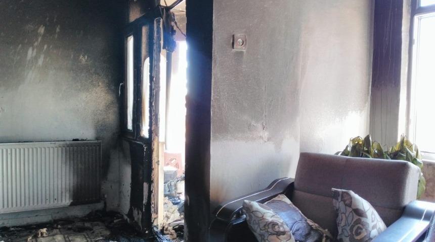 Kombi yangını evde maddi hasara neden oldu