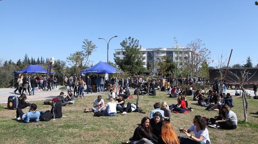 Kamp&uuml;ste kahve molası