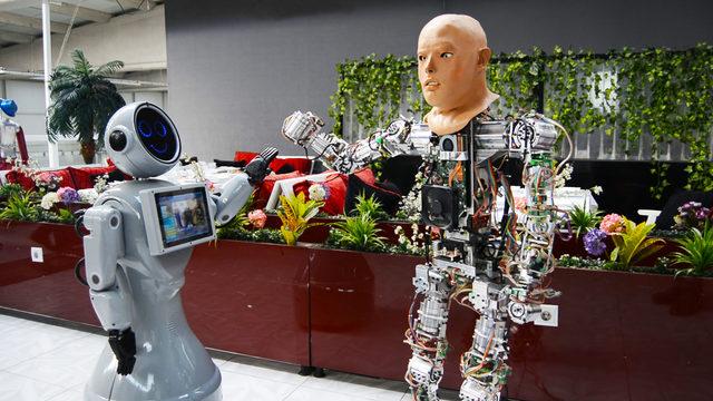 İnsansı robota yüz eklendi, mimik kabiliyeti artırıldı
