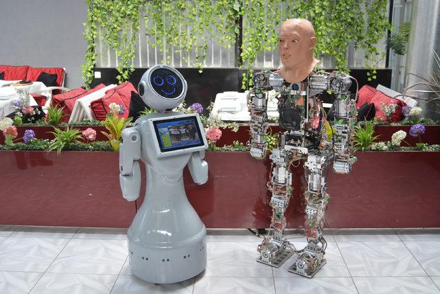 İnsansı robota yüz eklendi, mimik kabiliyeti artırıldı 3