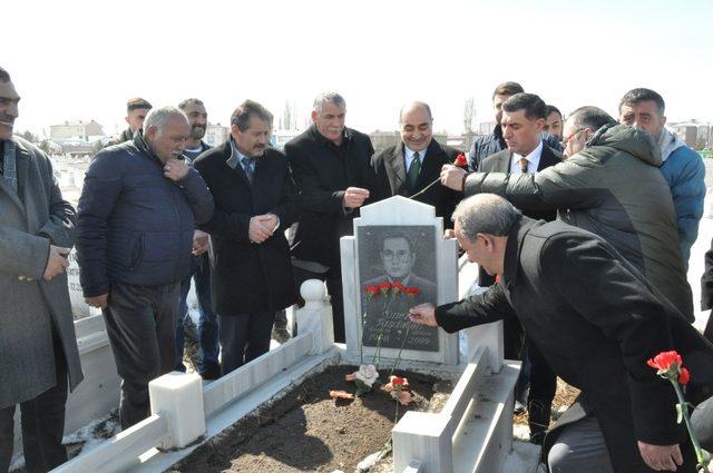 Gazeteci merhum Öner Daşdelen mezarı başında anıldı