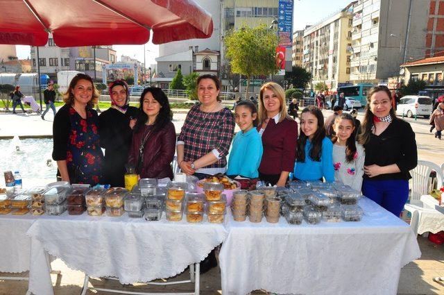 Mikro kredi ile üretim yapan kadınlar ürünlerini sergiledi