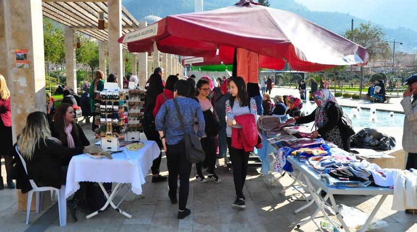Mikro kredi ile üretim yapan kadınlar ürünlerini sergiledi