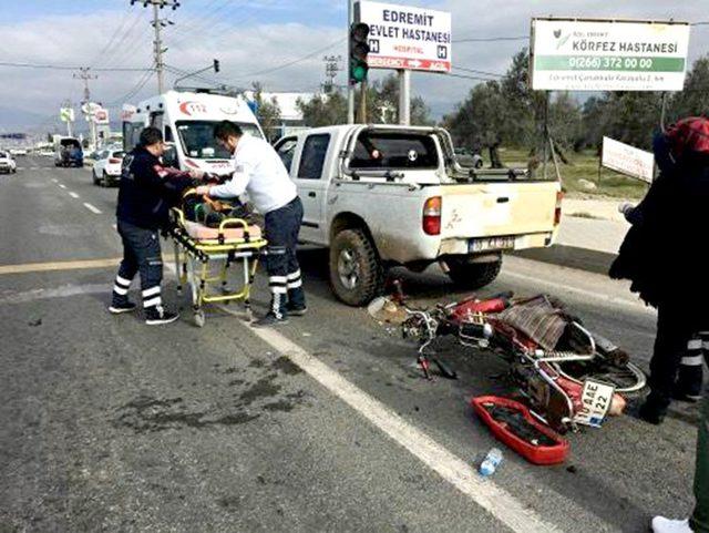 Motosikletiyle kamyonete çarpan sürücü hayatını kaybetti