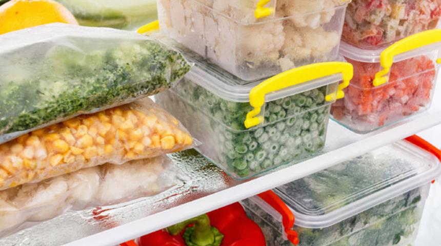 Dondurulmuş gıdayı mutfak tezgahında çözdürmeyin