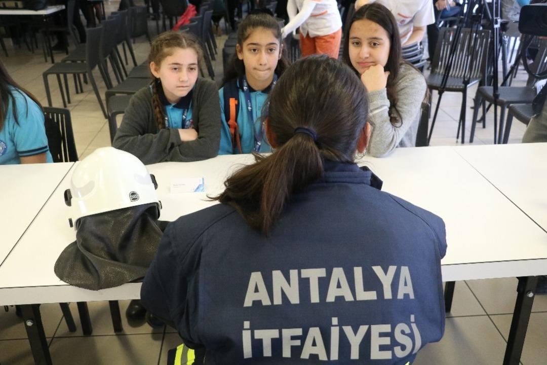 Antalya&rsquo;da, &lsquo;kızlar da yapabilir&rsquo; etkinliği