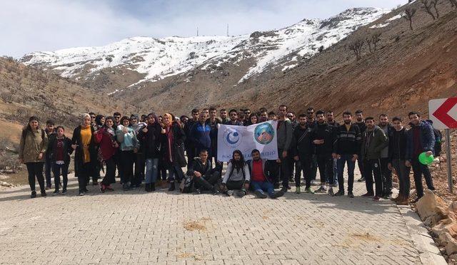 Gençler Nemrut Dağı Milli Park alanında doğa yürüyüşü yaptı