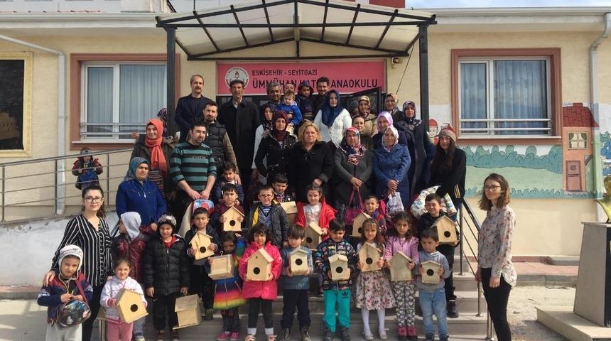 Seyitgazi Belediyesinden &ouml;ğrencilere kuş yuvası