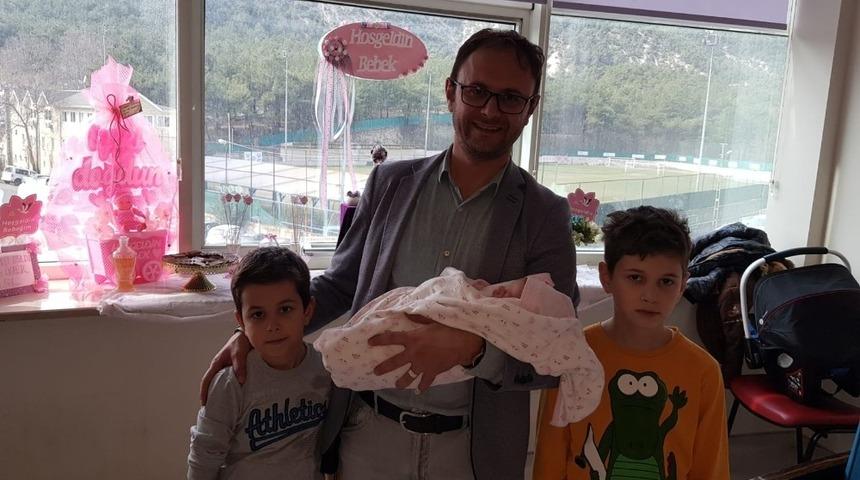 İHA Karab&uuml;k B&ouml;lge M&uuml;d&uuml;r&uuml; Yasin Erdem&rsquo;in mutlu g&uuml;n&uuml;