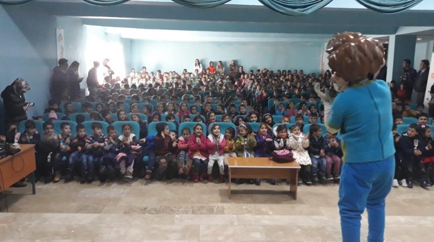 Aslan, &Ccedil;aldıranlı &ccedil;ocuklarla buluştu