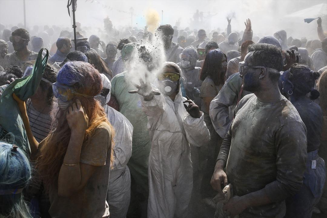 Binlerce kişi un savaşı yaptı 