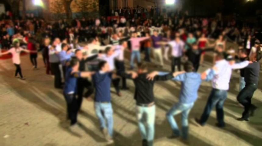 Halayda yan bakma kavgası: 1'i ağır 2 yaralı